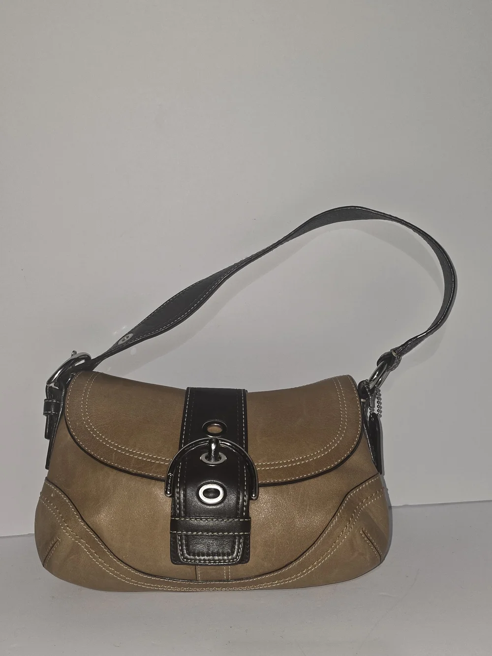 Vintage Coach Classic Tan Shoulder Bag with Dark Brown Trim